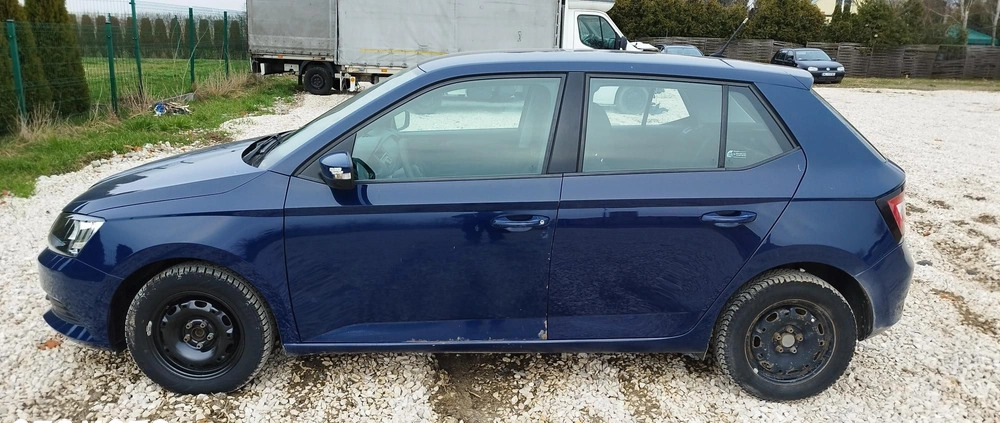 Skoda Fabia cena 18600 przebieg: 211000, rok produkcji 2017 z Warszawa małe 137